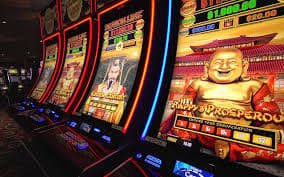 Filipino player accessing jljl11 live casino on a mobile phone
